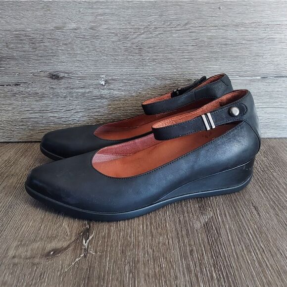 Dansko Shaylee Waterproof Ankle Strap Low Wedges - Black - Size 42 - Picture 4 of 9